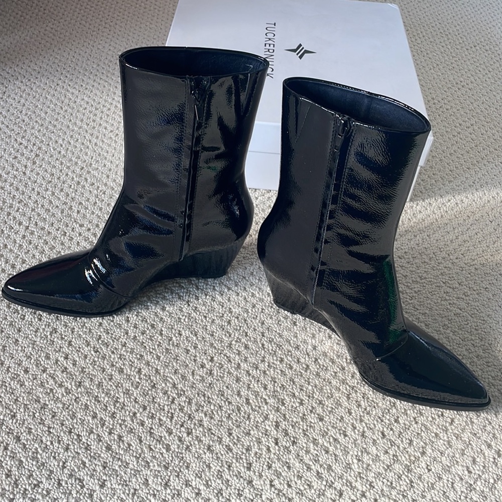 NWT Tuckernuck Black Leather Wedge Boots Size 7 - Picture 3 of 11